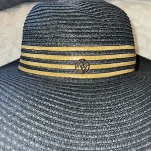 Adrienne Vittadini Sun hat